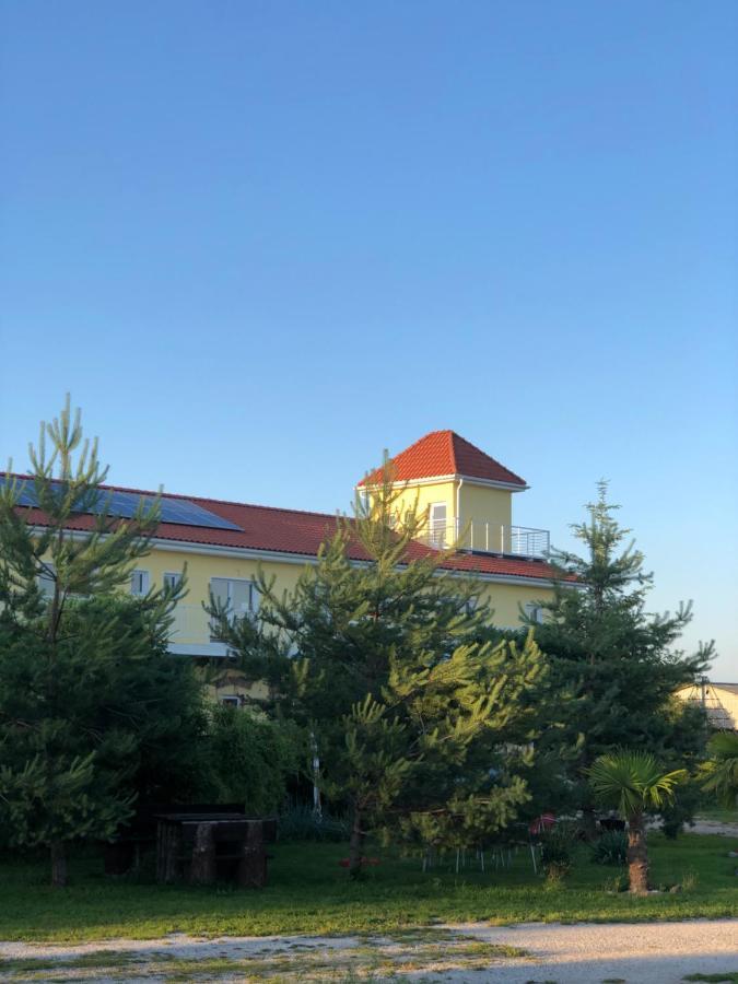 Holiday Centrum Žatec Eksteriør bilde