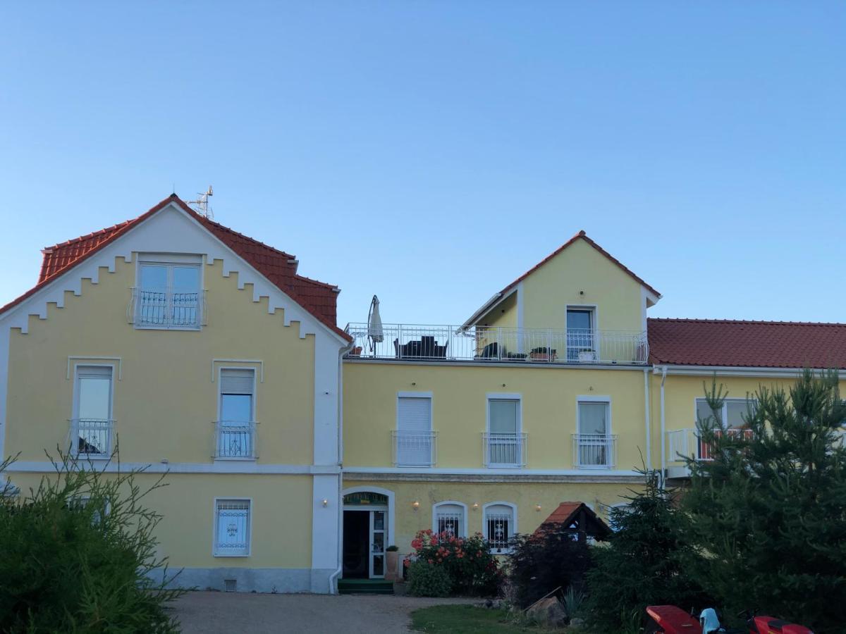 Holiday Centrum Žatec Eksteriør bilde