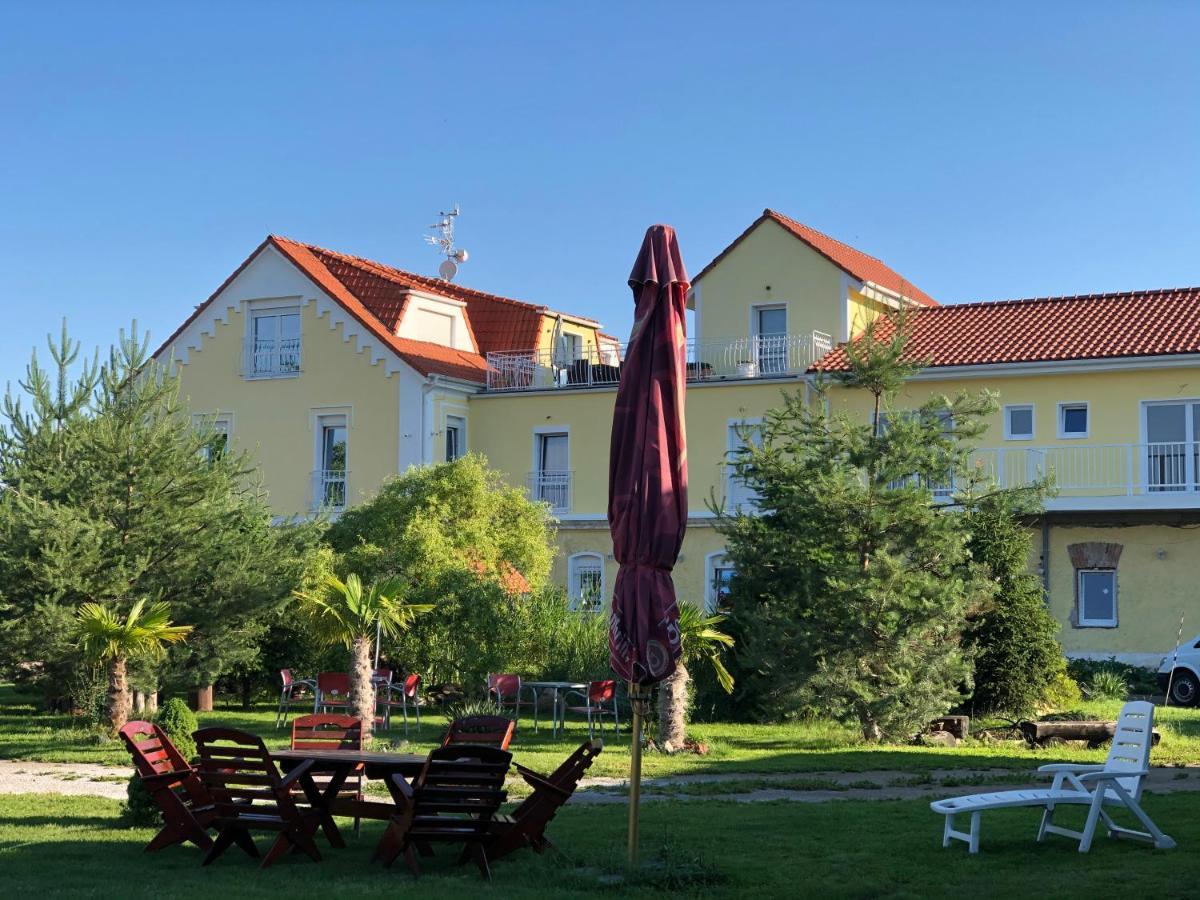 Holiday Centrum Žatec Eksteriør bilde