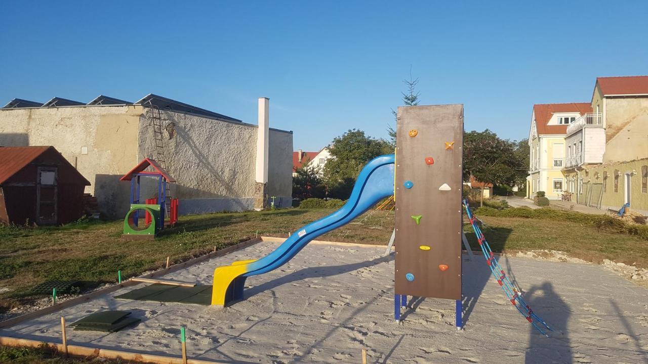 Holiday Centrum Žatec Eksteriør bilde