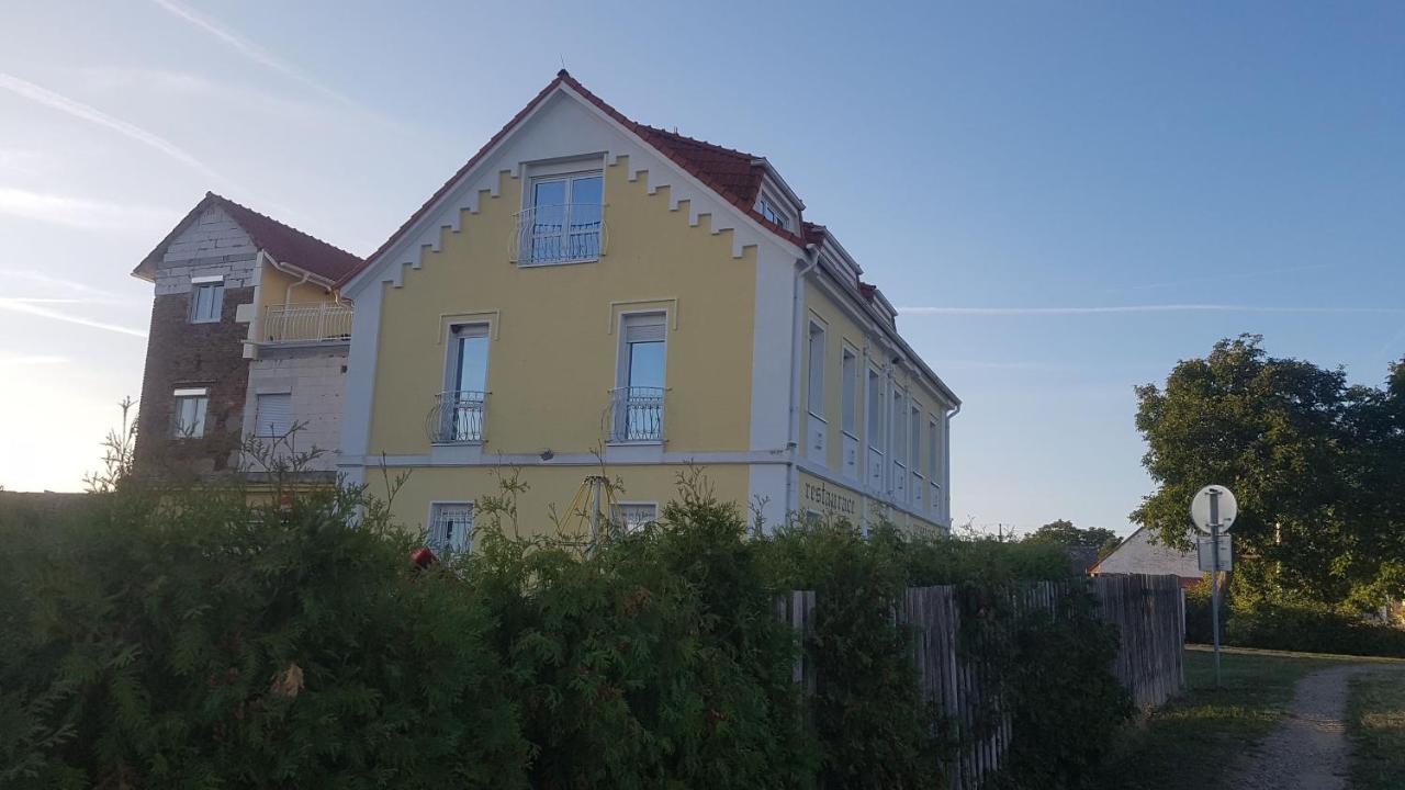 Holiday Centrum Žatec Eksteriør bilde