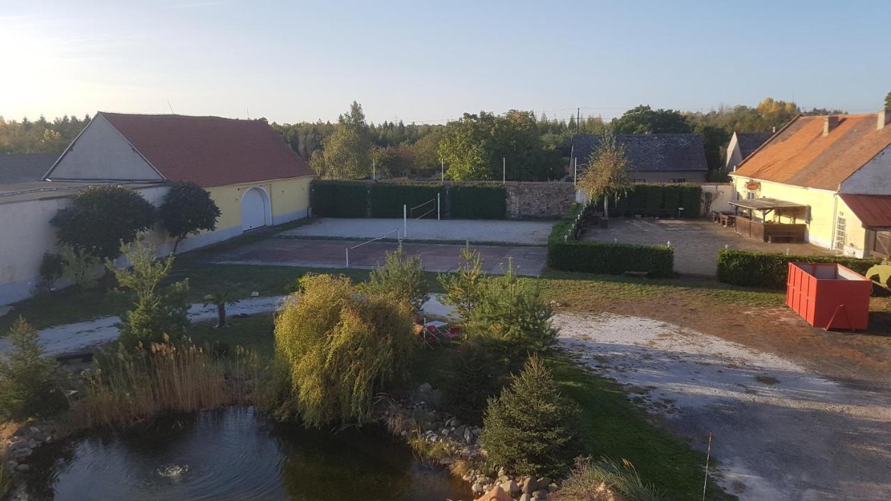 Holiday Centrum Žatec Eksteriør bilde