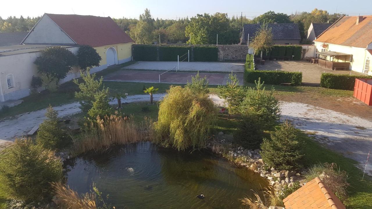 Holiday Centrum Žatec Eksteriør bilde